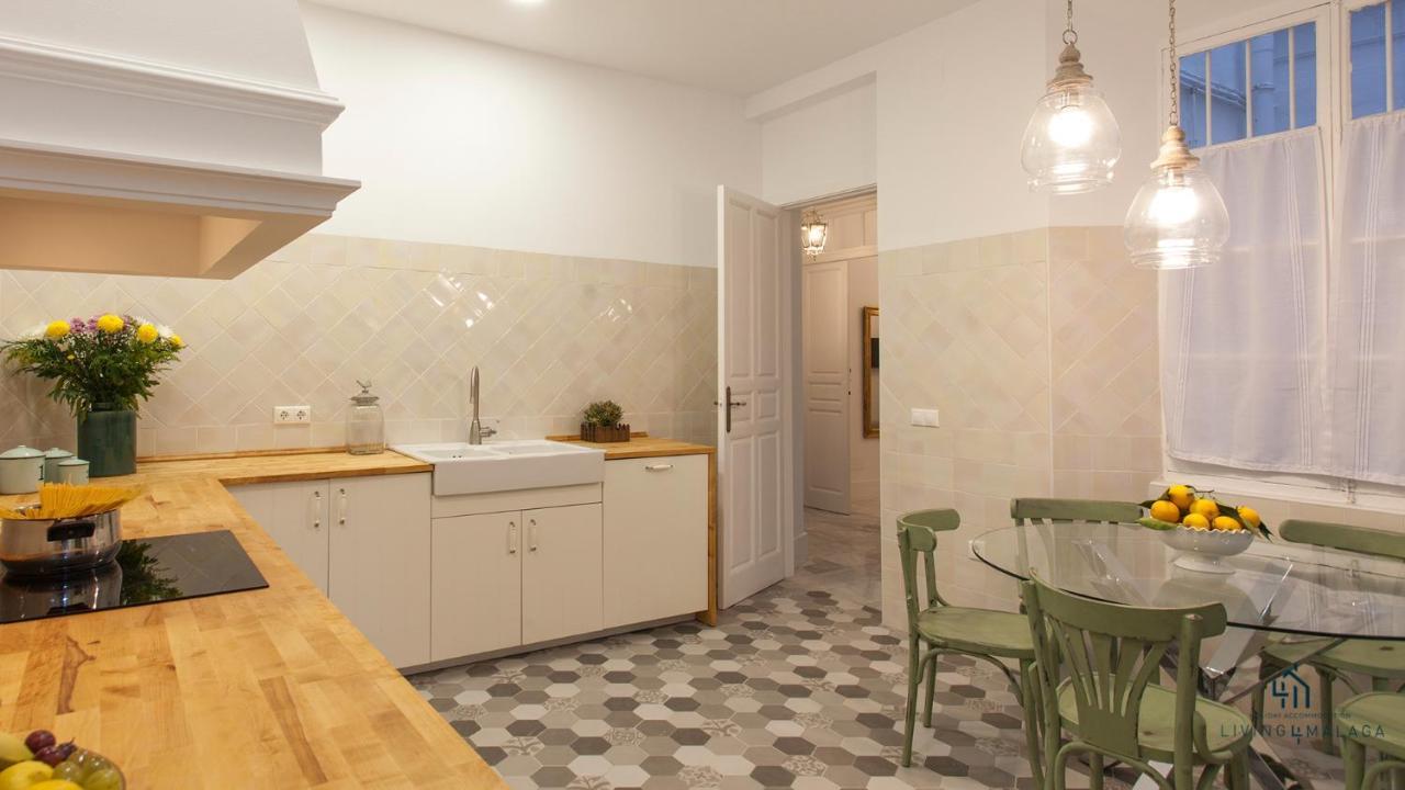 Апартаменты Living4Malaga Aduana Presidential Экстерьер фото